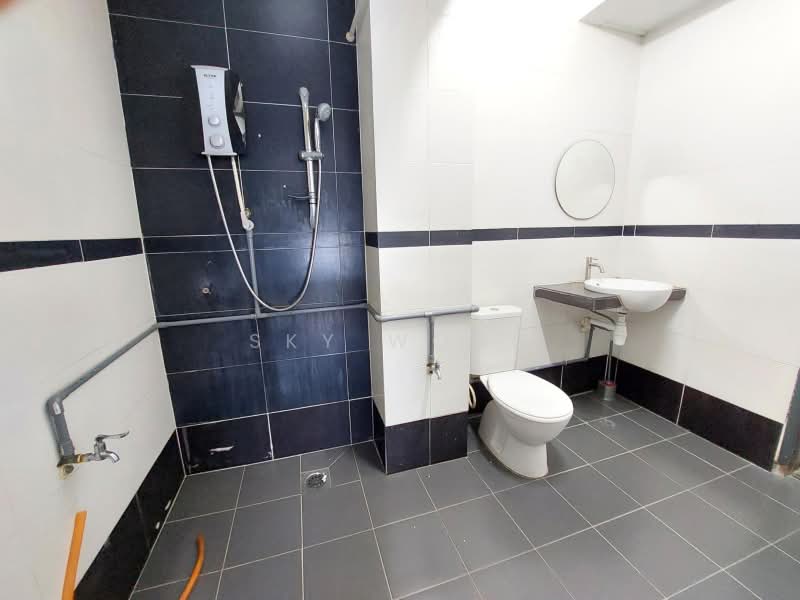 Terraced House for Sale in Bandar Putra Permai (Seri Kembangan) - Sky Wong - Bathroom - PropertyGuru.com.my