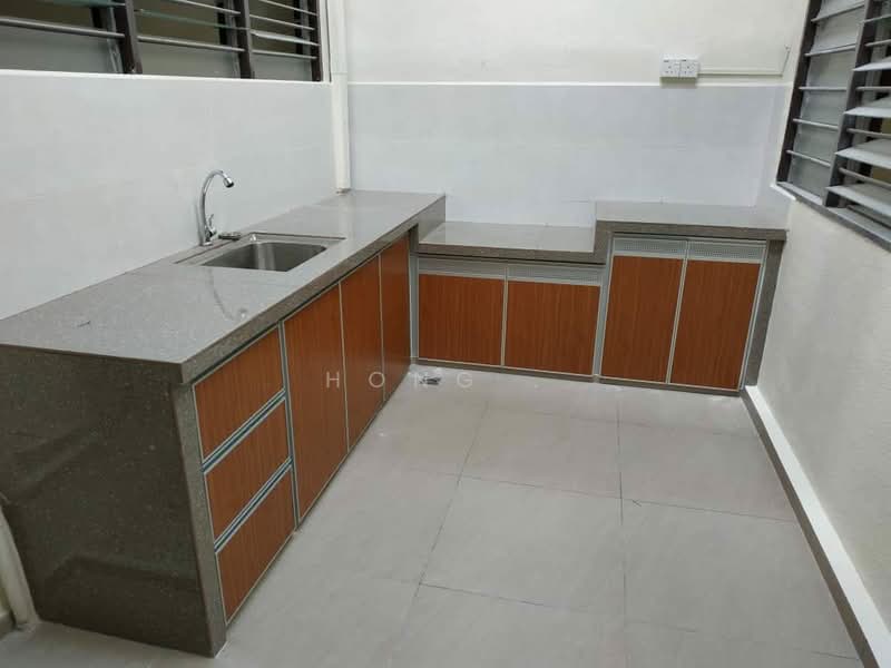 Rumah Teres 1 Tingkat untuk Dijual di Taman Lip Sin (Sungai Dua) - Hong . - Kitchen - PropertyGuru.com.my