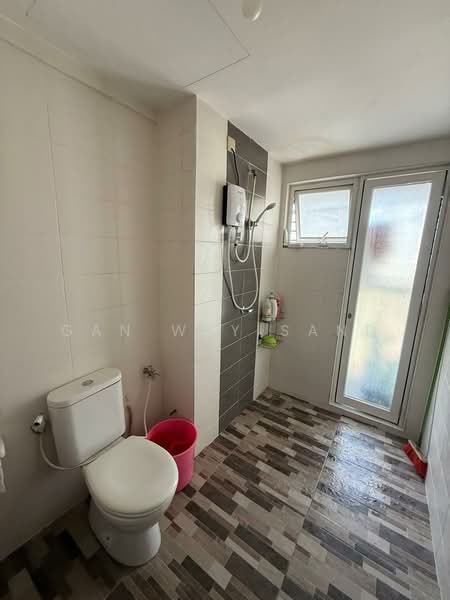 Kondominium untuk Dijual di Casa Tropika - GAN WEY SAND - Bathroom - PropertyGuru.com.my