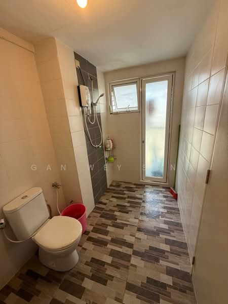 Kondominium untuk Dijual di Casa Tropika - GAN WEY SAND - Bathroom - PropertyGuru.com.my