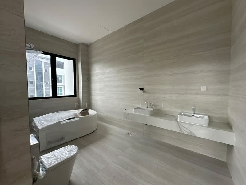 Rumah Banglo untuk Dijual di Taman Ponderosa (Johor Bahru) - Fiona Lai - Bathroom - PropertyGuru.com.my
