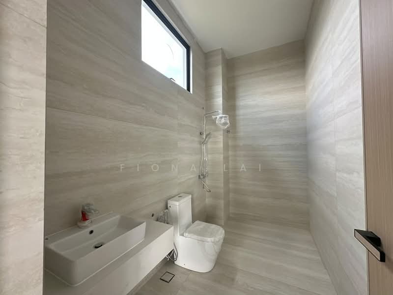 Rumah Banglo untuk Dijual di Taman Ponderosa (Johor Bahru) - Fiona Lai - Bathroom - PropertyGuru.com.my