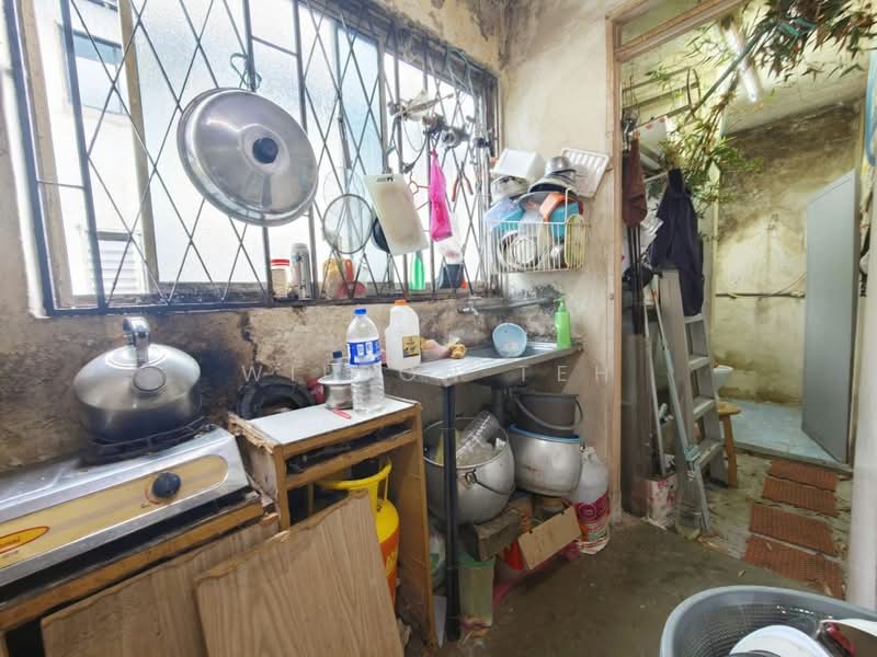 Flat for Sale at Flat Taman Ungku Tun Aminah - Wilson Teh - Kitchen - PropertyGuru.com.my