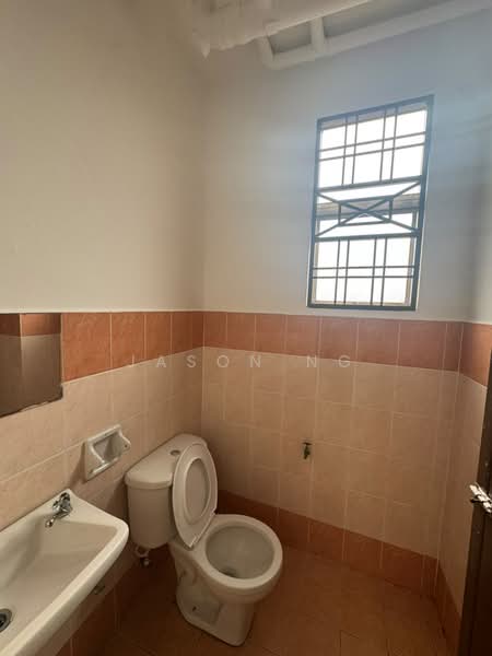 Pangsapuri untuk Dijual di Bayu Villa - Jason Ng - Bathroom - PropertyGuru.com.my
