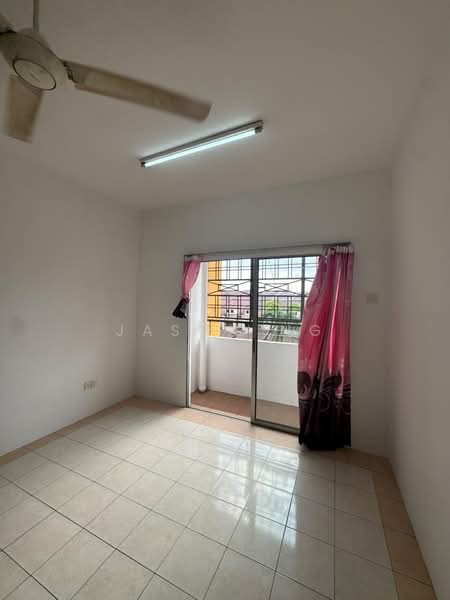 Pangsapuri untuk Dijual di Bayu Villa - Jason Ng - Balcony - PropertyGuru.com.my
