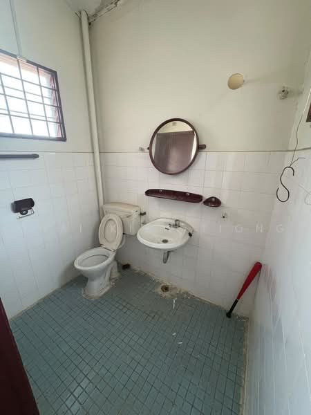 2-storey Terraced House for Sale in Alor Akar (Kuantan) - Chai Kiew Tiong - Bathroom - PropertyGuru.com.my