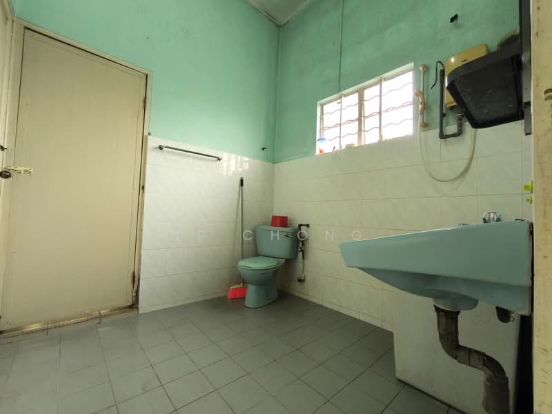 Rumah Banglo untuk Dijual di Seksyen 12 (Petaling Jaya) - JR Chong - Bathroom - PropertyGuru.com.my