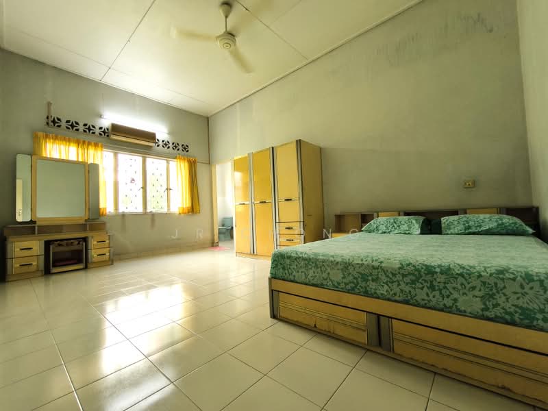 Rumah Banglo untuk Dijual di Seksyen 12 (Petaling Jaya) - JR Chong - Bedroom - PropertyGuru.com.my