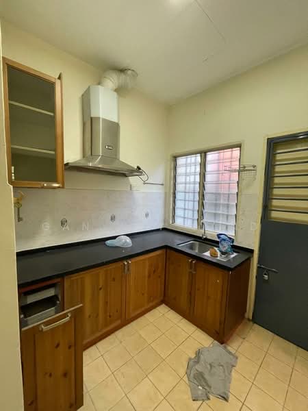 Rumah Teres untuk Disewa di Taman Aman Putra (Puchong) - GAN WEY SAND - Kitchen - PropertyGuru.com.my