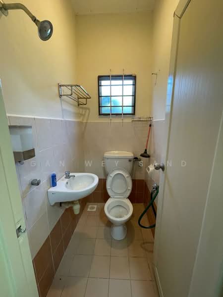 Rumah Teres untuk Disewa di Taman Aman Putra (Puchong) - GAN WEY SAND - Bathroom - PropertyGuru.com.my