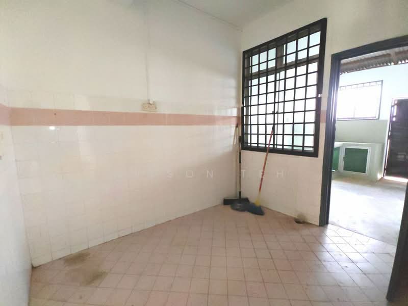 Rumah Teres 2-Tingkat untuk Dijual di Kawasan Perindustrian Pasir Gudang (Pasir Gudang) - Wilson Teh - Kitchen - PropertyGuru.com.my