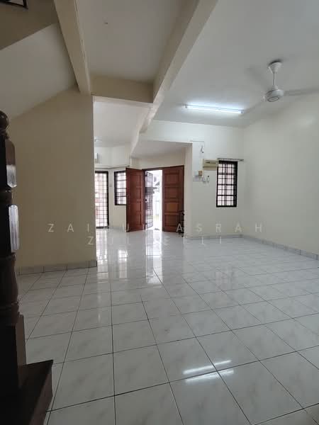 Rumah Teres 2 Tingkat untuk Disewa di Bandar Baru Bangi (Selangor) - Zairul Asrah Zulkefli - Living Room - PropertyGuru.com.my