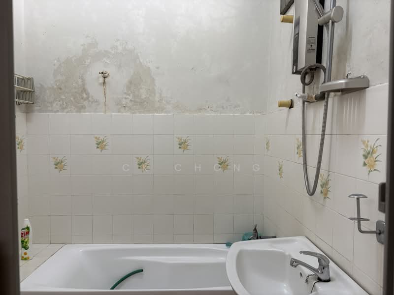 Rumah Berkembar untuk Dijual di Batu 9 (Cheras) - CK Chong - Bathroom - PropertyGuru.com.my