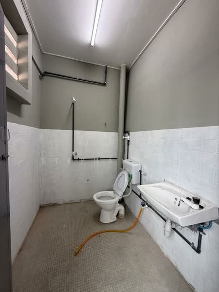 Kilang untuk Disewa di Rawang (Selangor) - Stephanie . - Bathroom - PropertyGuru.com.my