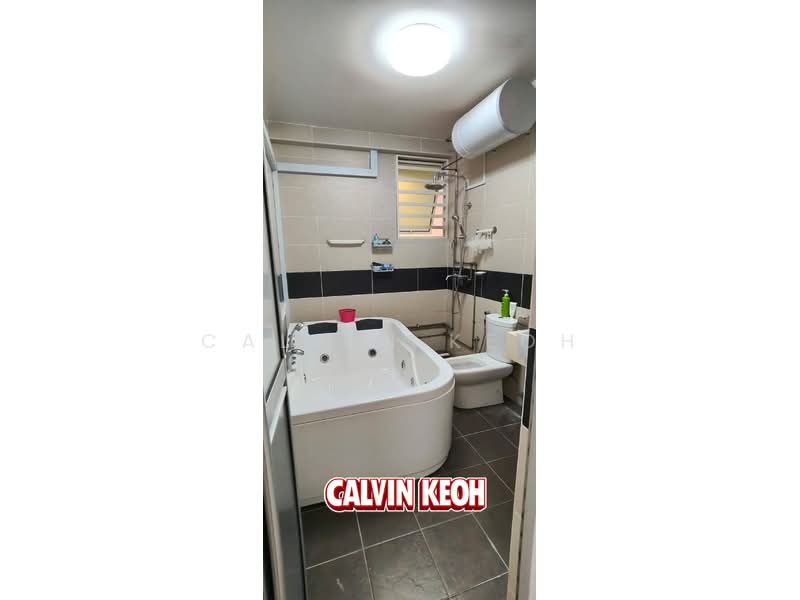 Rumah Teres 2 Tingkat untuk Dijual di Kampung Permatang Damar Laut (Batu Maung) - Calvin Keoh - Bathroom - PropertyGuru.com.my