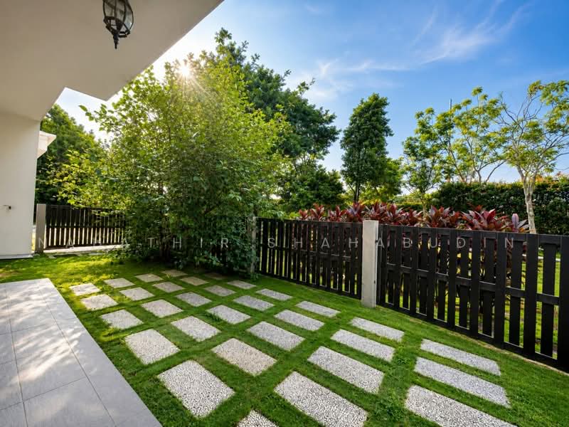 Semi-Detached House for Sale in Setia Eco Park (Setia Alam) - Nahathir Shahabudin - Garden - PropertyGuru.com.my