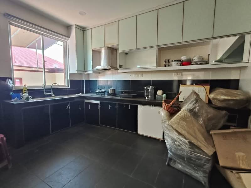 Semi-Detached House for Sale in Taman Sri Putra Mas (Sungai Buloh) - Aliff Iqbal - PropertyGuru.com.my