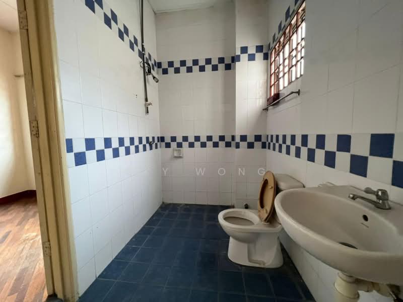 Terraced House for Sale in Bandar Puteri Puchong (Puchong) - Sky Wong - Bathroom - PropertyGuru.com.my
