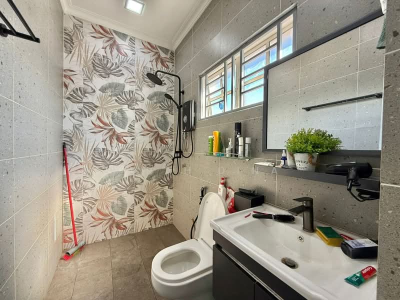 Rumah Berkembar untuk Dijual di Bukit Bandaraya (Shah Alam) - Farah Dina - Bathroom - PropertyGuru.com.my