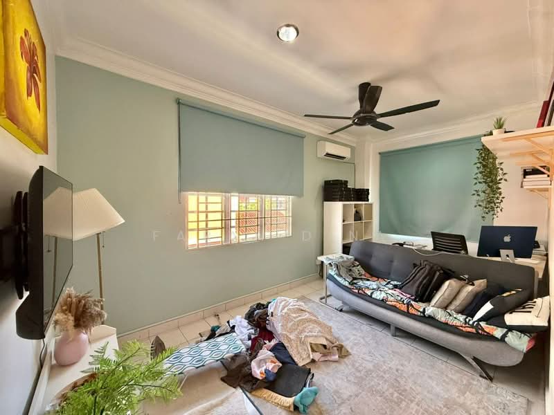 Rumah Berkembar untuk Dijual di Bukit Bandaraya (Shah Alam) - Farah Dina - Study - PropertyGuru.com.my