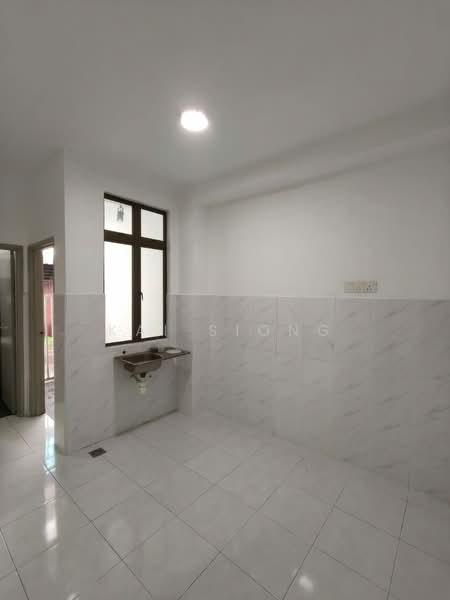 2-storey Terraced House for Rent in Johor Bahru (Johor) - Kai Siong - Kitchen - PropertyGuru.com.my