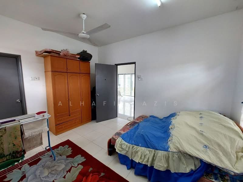 Bungalow House for Sale in Taman Sri Lambak (Kluang) - ALHAFIZ AZIS - Bedroom - PropertyGuru.com.my