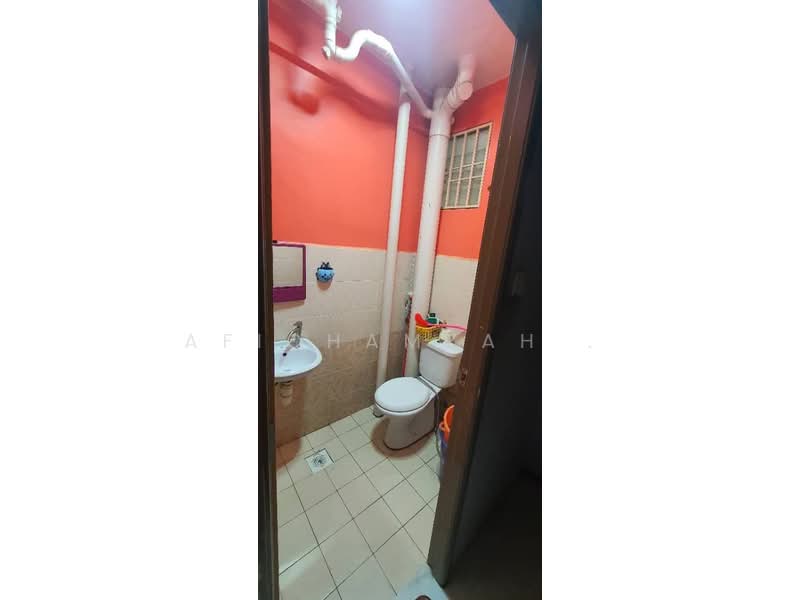 Pangsapuri untuk Disewa di Relau Vista Apartment - AfiqHamzah . - Bathroom - PropertyGuru.com.my