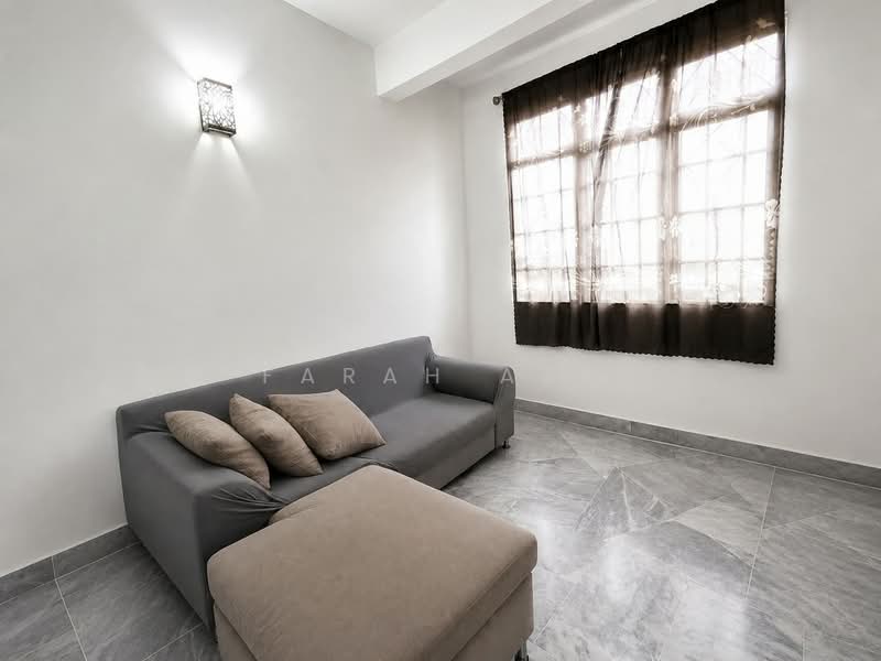 Pangsapuri untuk Dijual di Subang Perdana Goodyear Court 10 - Farah Aze - Living Room - PropertyGuru.com.my