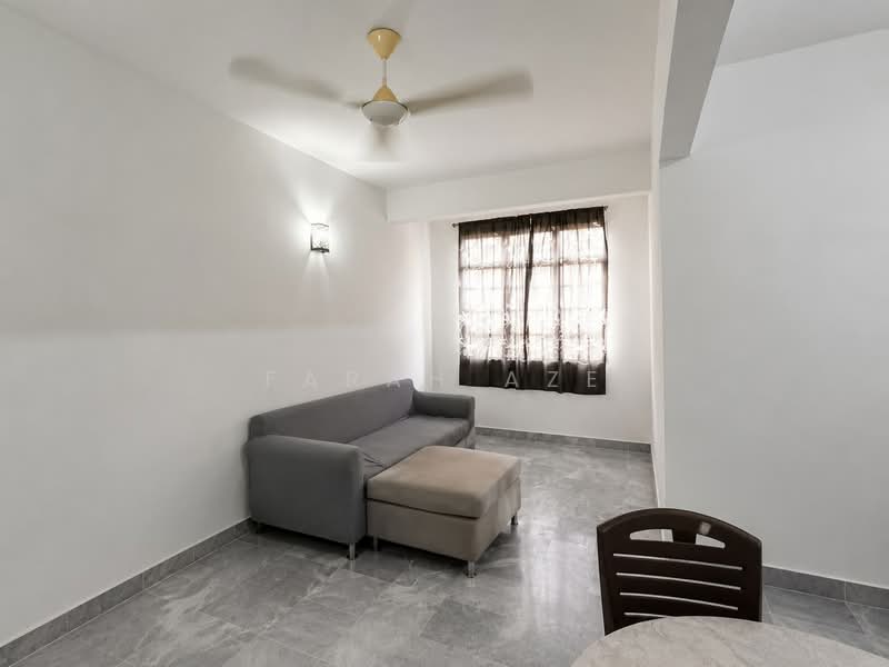 Pangsapuri untuk Dijual di Subang Perdana Goodyear Court 10 - Farah Aze - Living Room - PropertyGuru.com.my