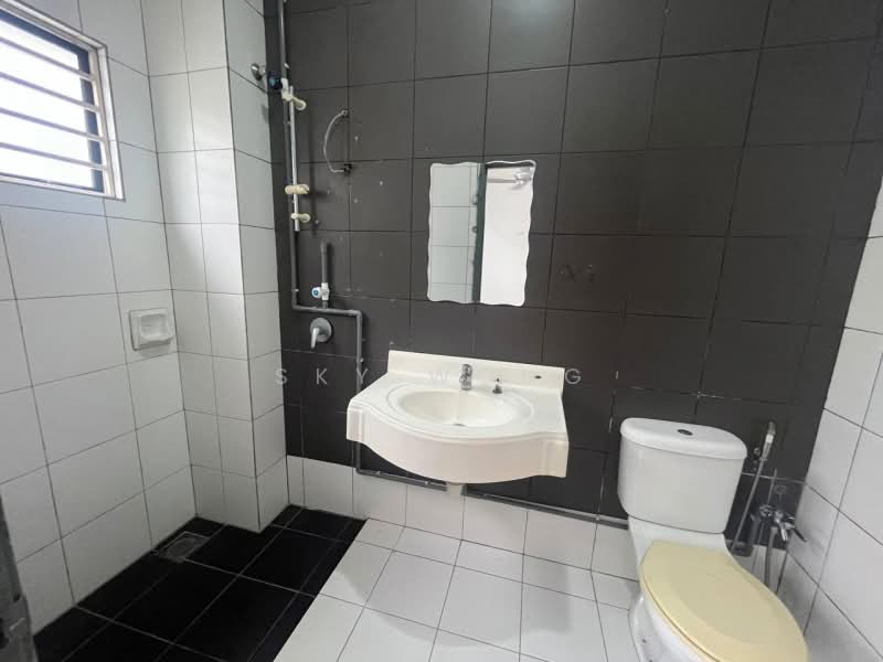 Terraced House for Sale in Bandar Puteri Puchong (Puchong) - Sky Wong - Bathroom - PropertyGuru.com.my