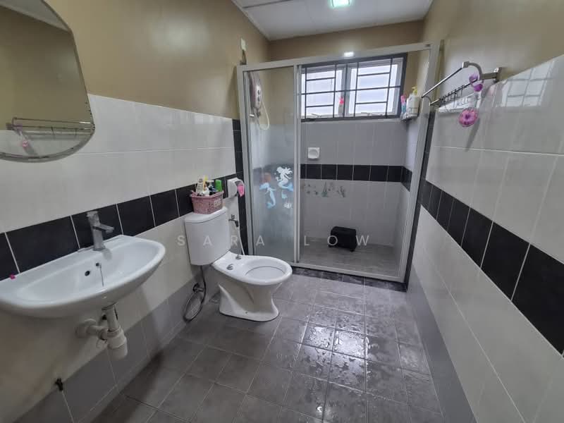 Servis Apartment untuk Dijual di Koi Kinrara - Sara Low - Bathroom - PropertyGuru.com.my