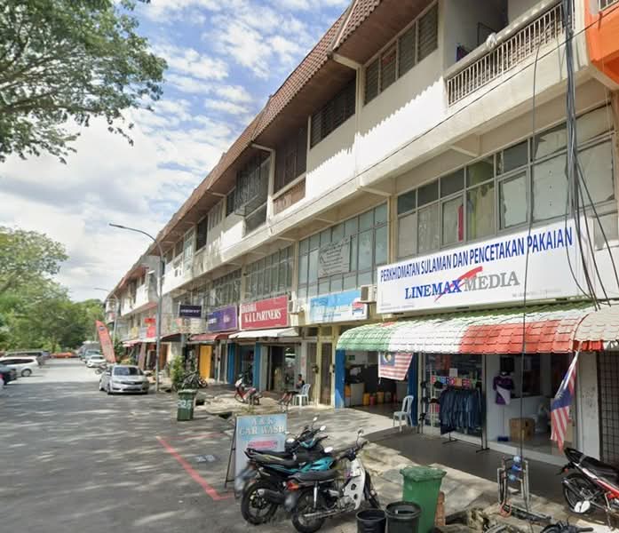 Shop for Rent in Taman Sri Serdang (Seri Kembangan) - Vincent Lee - Exterior - PropertyGuru.com.my