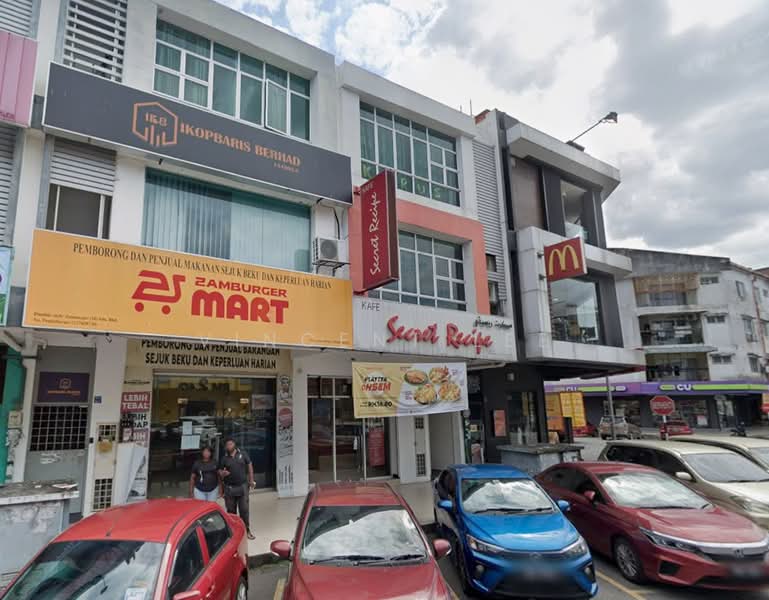 Shop for Rent in Taman Sri Serdang (Seri Kembangan) - Vincent Lee - Exterior - PropertyGuru.com.my