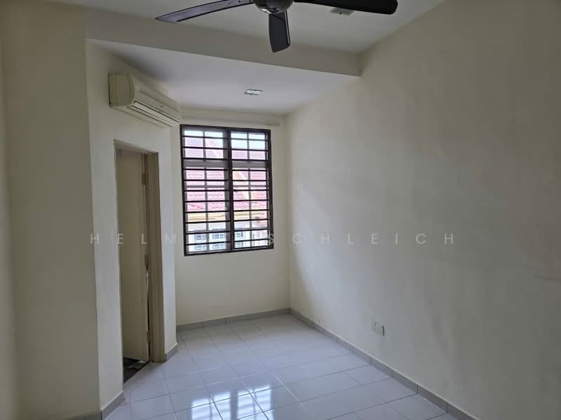 Rumah Teres 2 Tingkat untuk Disewa di Taman Alam Putra (Seri Kembangan) - Helmut Schleich - Interior - PropertyGuru.com.my