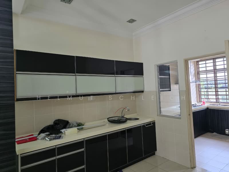 Rumah Teres 2 Tingkat untuk Disewa di Taman Alam Putra (Seri Kembangan) - Helmut Schleich - Kitchen - PropertyGuru.com.my