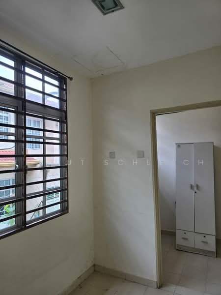 Rumah Teres 2 Tingkat untuk Disewa di Taman Alam Putra (Seri Kembangan) - Helmut Schleich - Interior - PropertyGuru.com.my