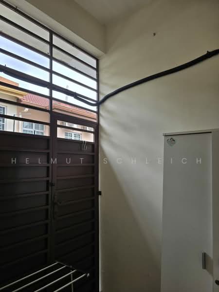 Rumah Teres 2 Tingkat untuk Disewa di Taman Alam Putra (Seri Kembangan) - Helmut Schleich - Exterior - PropertyGuru.com.my