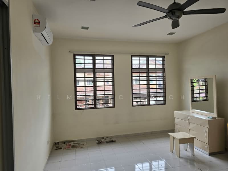 Rumah Teres 2 Tingkat untuk Disewa di Taman Alam Putra (Seri Kembangan) - Helmut Schleich - Bedroom - PropertyGuru.com.my