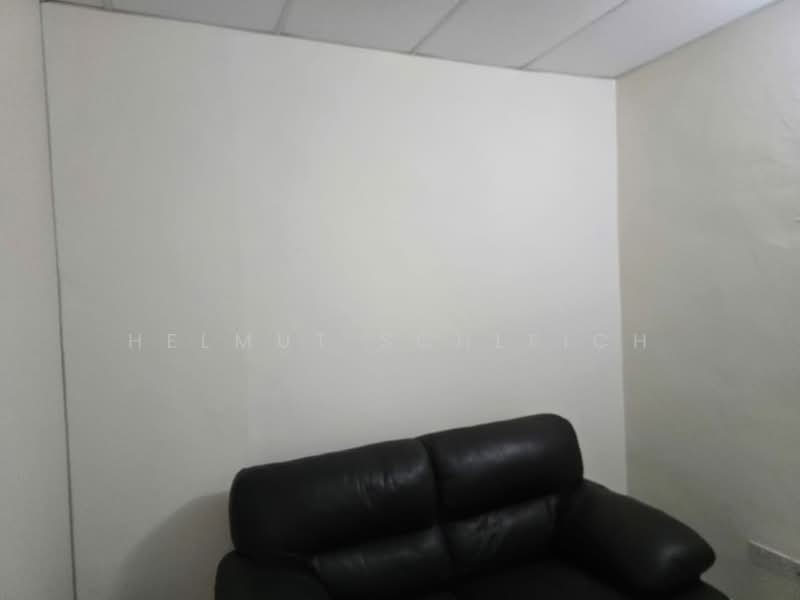 Rumah Teres 2 Tingkat untuk Disewa di Taman Alam Putra (Seri Kembangan) - Helmut Schleich - Living Room - PropertyGuru.com.my