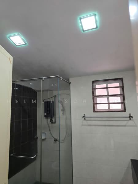 Rumah Teres 2 Tingkat untuk Disewa di Taman Alam Putra (Seri Kembangan) - Helmut Schleich - Bathroom - PropertyGuru.com.my