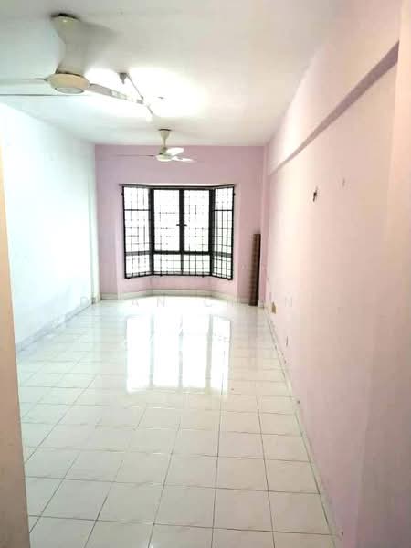 Rumah Flat untuk Dijual di Flat Taman Bukit Angkasa - Dean Chang - Living Room - PropertyGuru.com.my