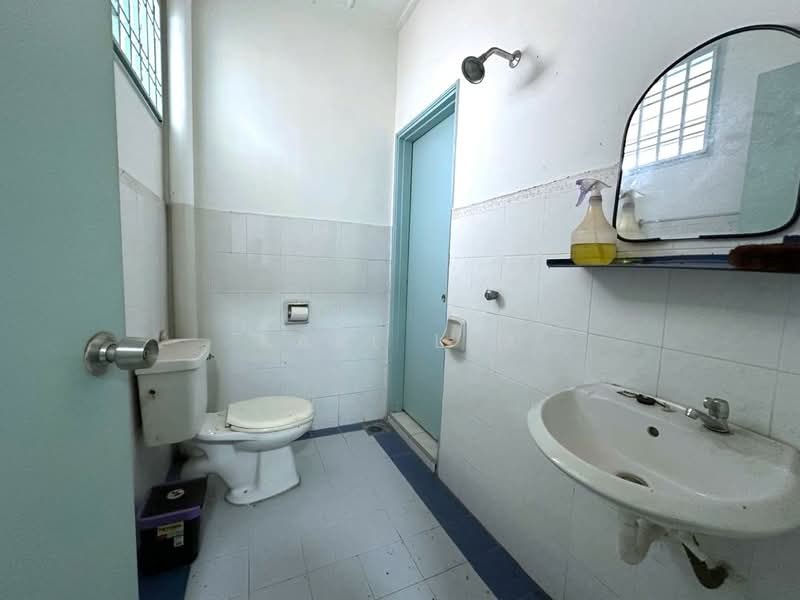 2-storey Terraced House for Sale in Permas Jaya (Johor Bahru) - Karl Lim - Bathroom - PropertyGuru.com.my
