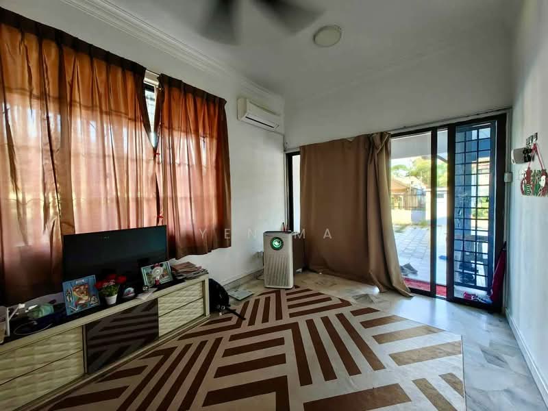 Rumah Teres 1 Tingkat untuk Dijual di Permas Jaya (Johor) - Yen Ma - Living Room - PropertyGuru.com.my