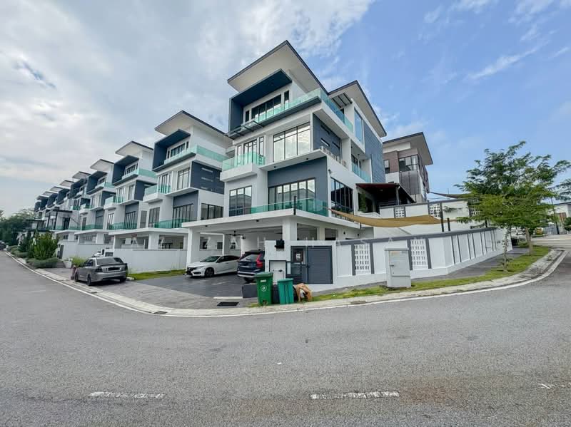 Bungalow for Sale in Shah Alam (Selangor) - Azizah Hasan - PropertyGuru.com.my