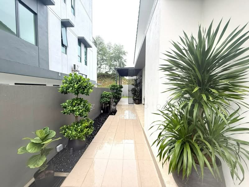 Bungalow for Sale in Subang Jaya (Selangor) - Fazie Noor - Exterior - PropertyGuru.com.my