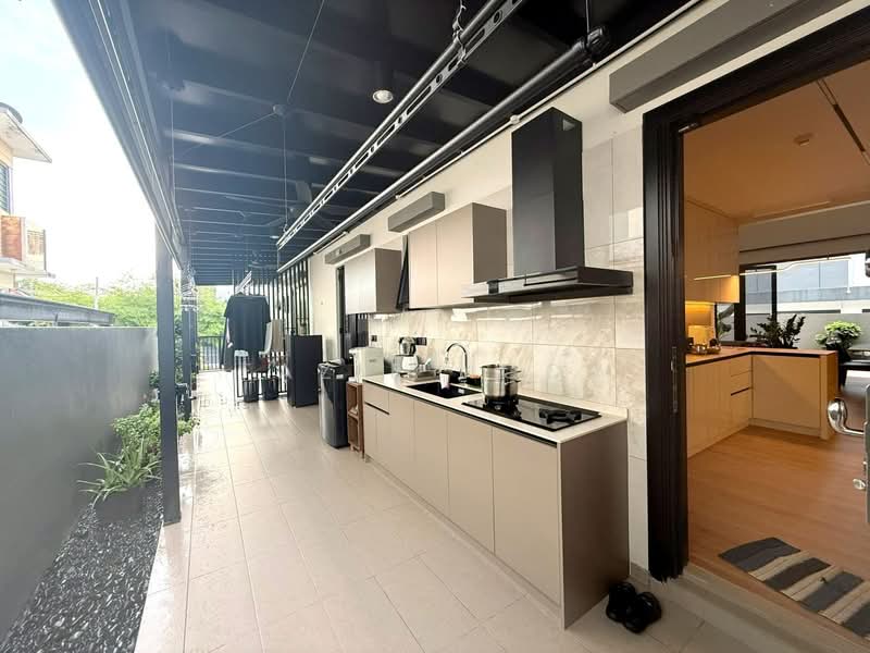 Bungalow for Sale in Subang Jaya (Selangor) - Fazie Noor - Kitchen - PropertyGuru.com.my