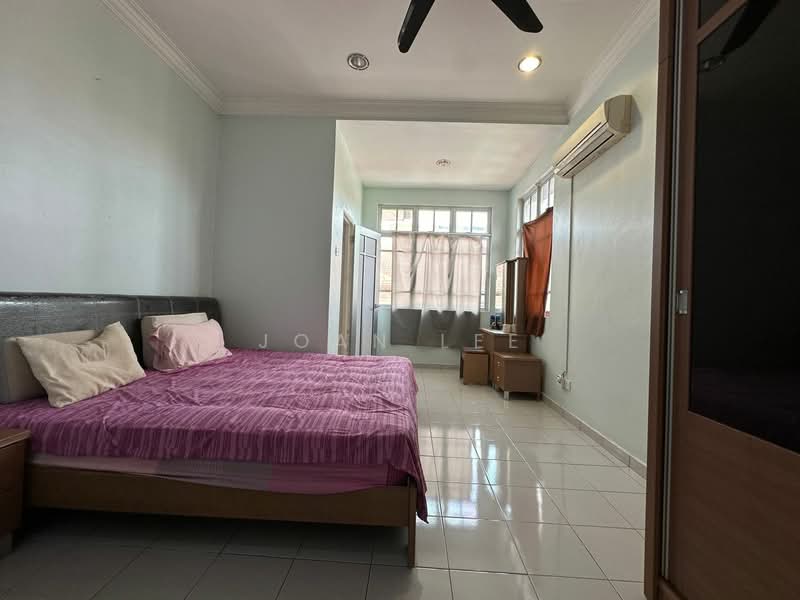 2-storey Terraced House for Sale in Taman Equine (Seri Kembangan) - Joan Lee - Bedroom - PropertyGuru.com.my