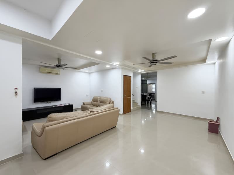 2-storey Terraced House for Rent in Taman Puteri Wangsa (Ulu Tiram) - Lywen Thye - Living Room - PropertyGuru.com.my