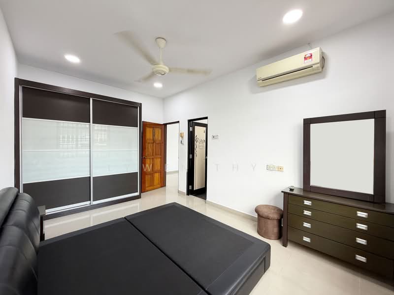 2-storey Terraced House for Rent in Taman Puteri Wangsa (Ulu Tiram) - Lywen Thye - Bedroom - PropertyGuru.com.my