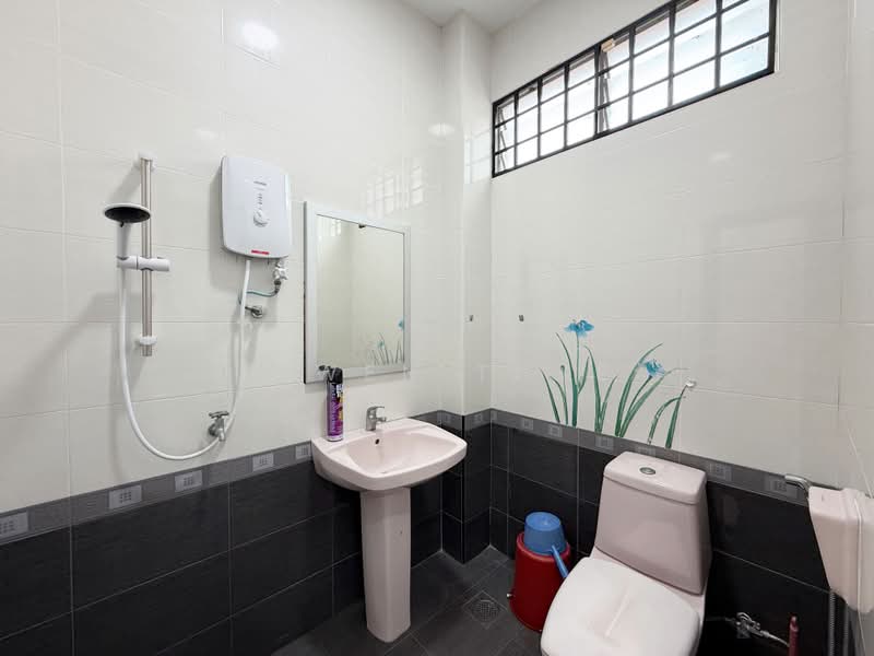 2-storey Terraced House for Rent in Taman Puteri Wangsa (Ulu Tiram) - Lywen Thye - Bathroom - PropertyGuru.com.my